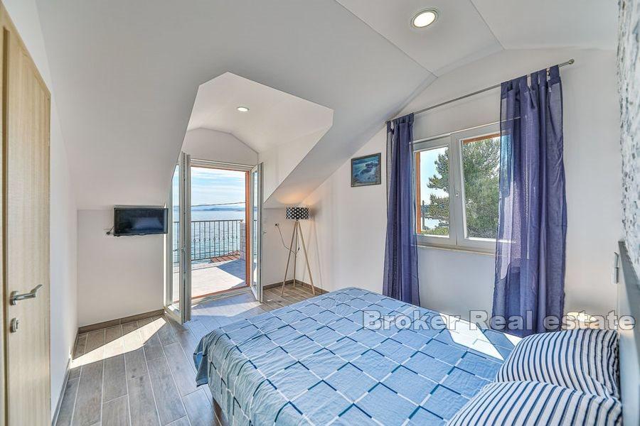 Drvenik - Kamenný dům s bazénem u moře