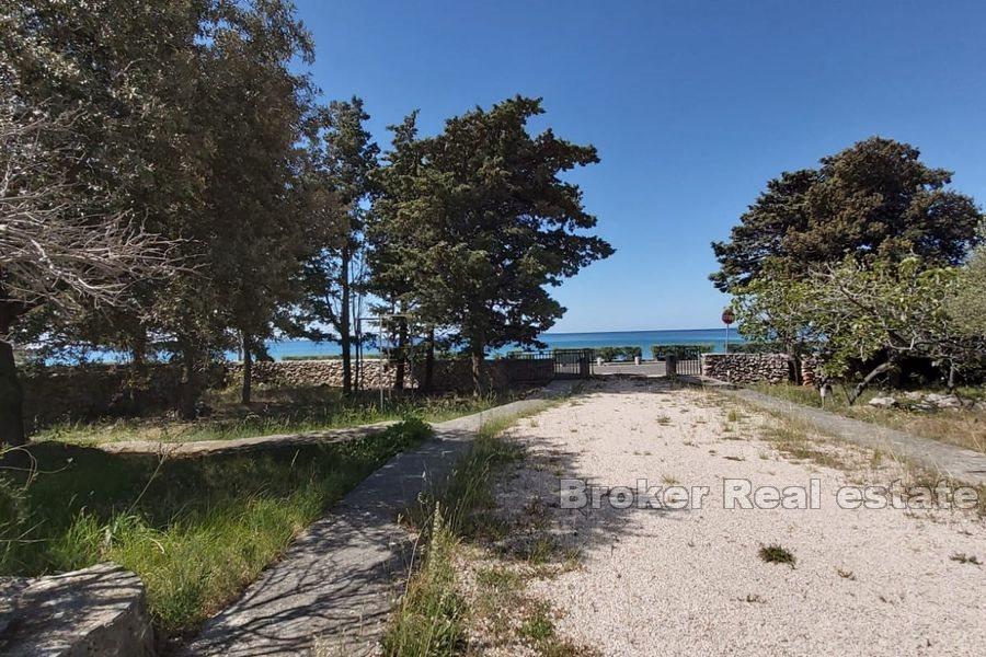 Pag - Hus i första raden mot havet