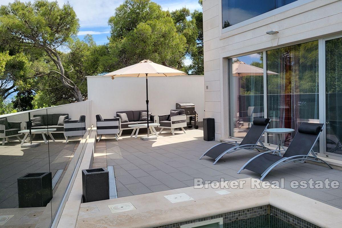 Brač - Vila s bazénom a otvoreným výhľadom na more