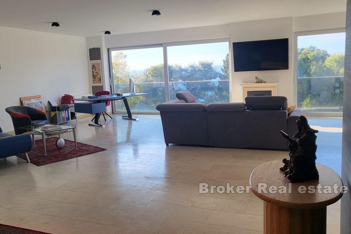 Brač - Vila s bazénom a otvoreným výhľadom na more