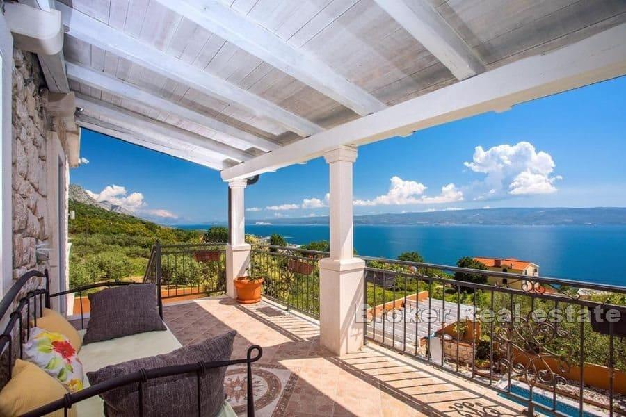 Omis - Steinhaus mit Pool und offenem Meerblick