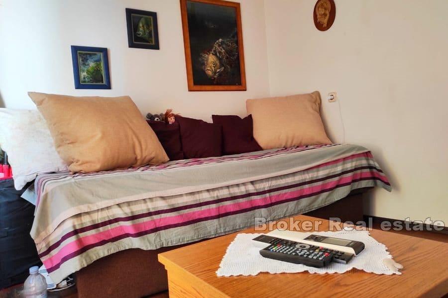 Vis - Maison en pierre au centre