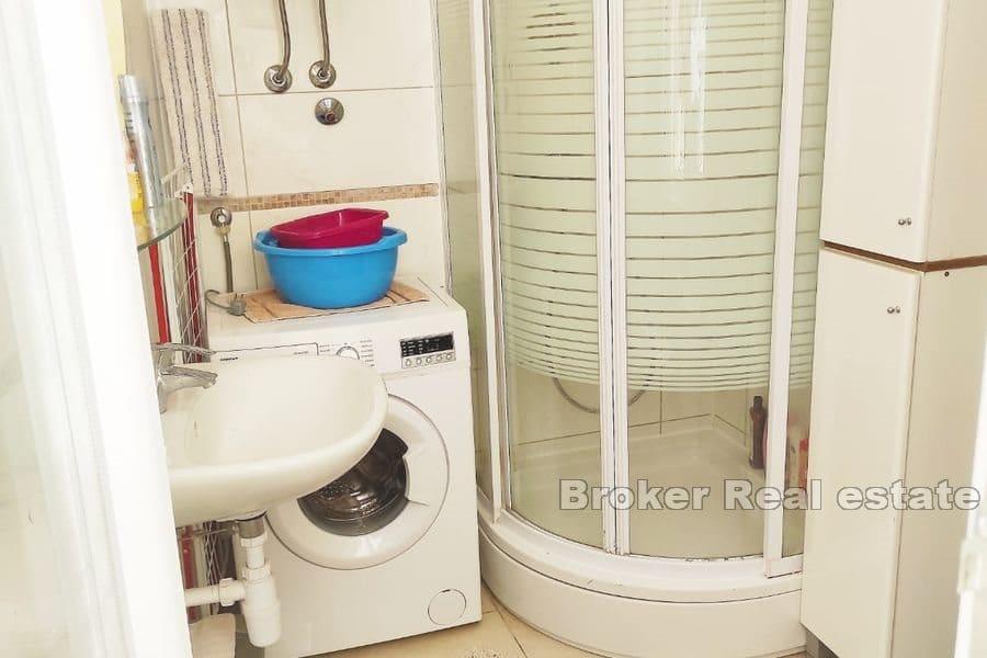 Vis - Maison en pierre au centre