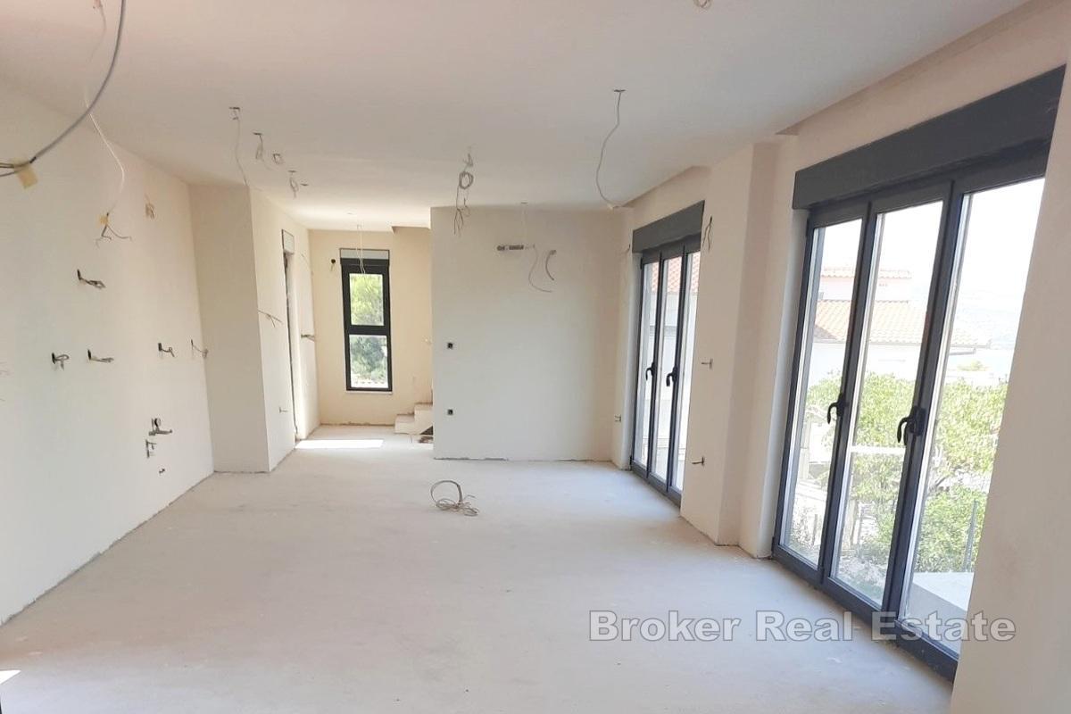 Otok Čiovo - Moderna vila s bazenom i pogledom na more