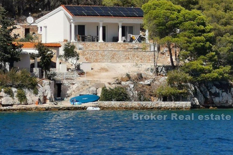 Three properties in the first row to the sea