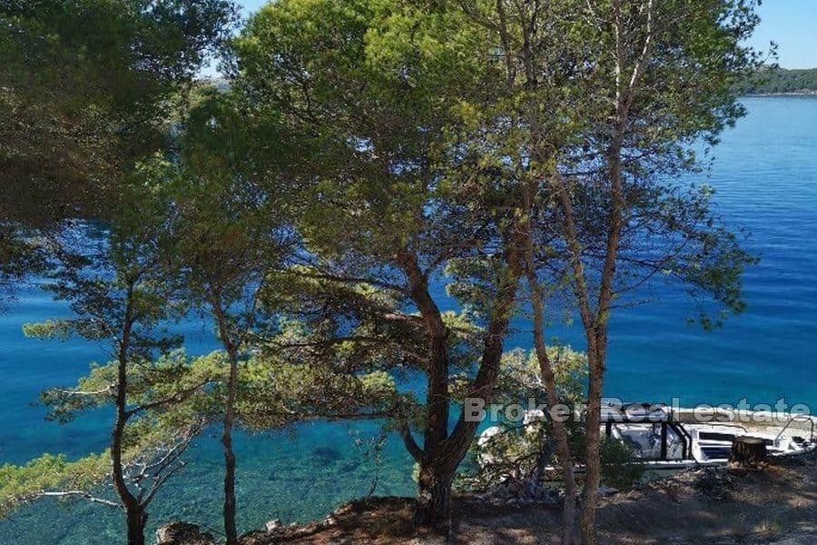 Three properties in the first row to the sea