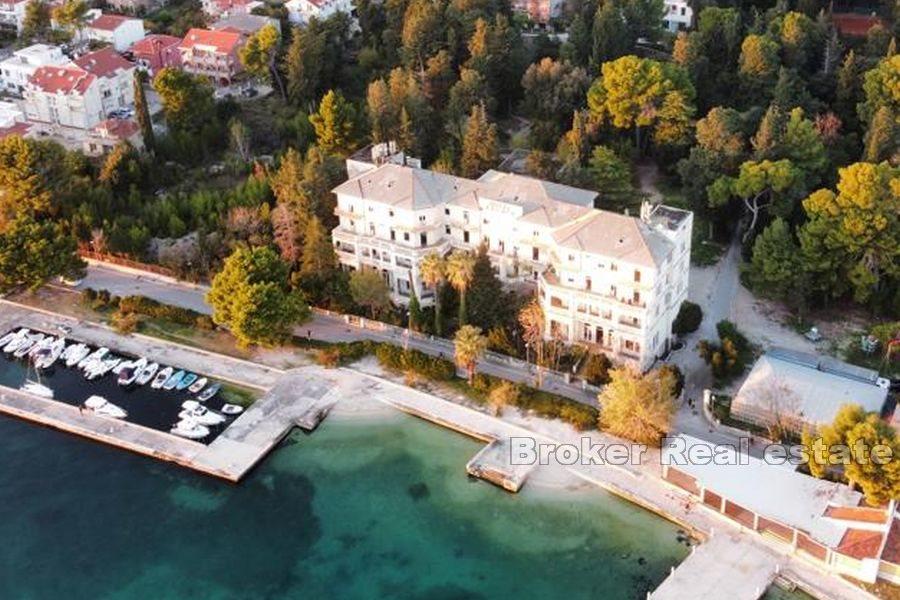 Kastela - Hôtel au premier rang de la mer