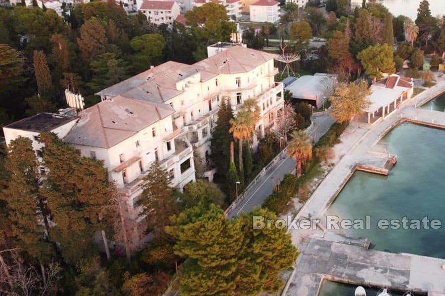 Kastela - Hotel in prima fila sul mare