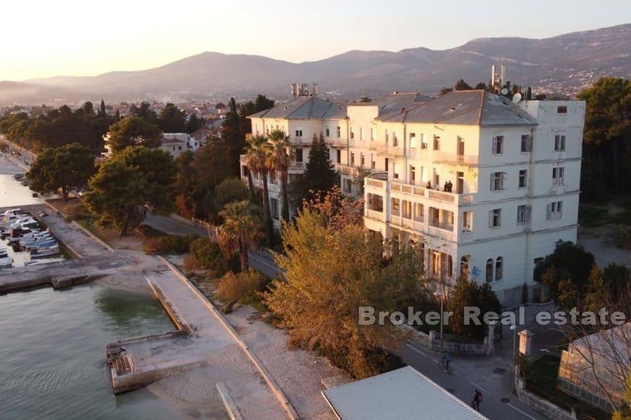 Kastela - Hôtel au premier rang de la mer