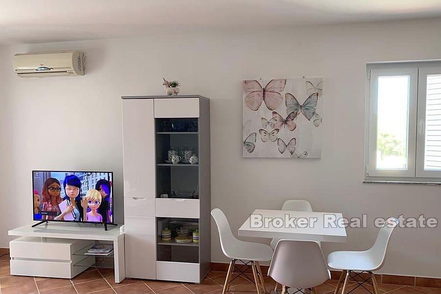 Pag - Apartmán ve druhé řadě od moře