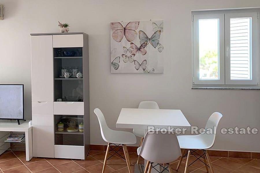 Pag - Apartmán ve druhé řadě od moře