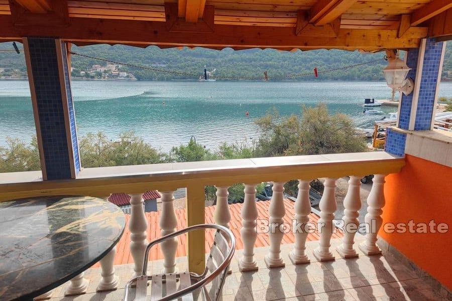 Sibenik - Immeuble au premier rang de la mer