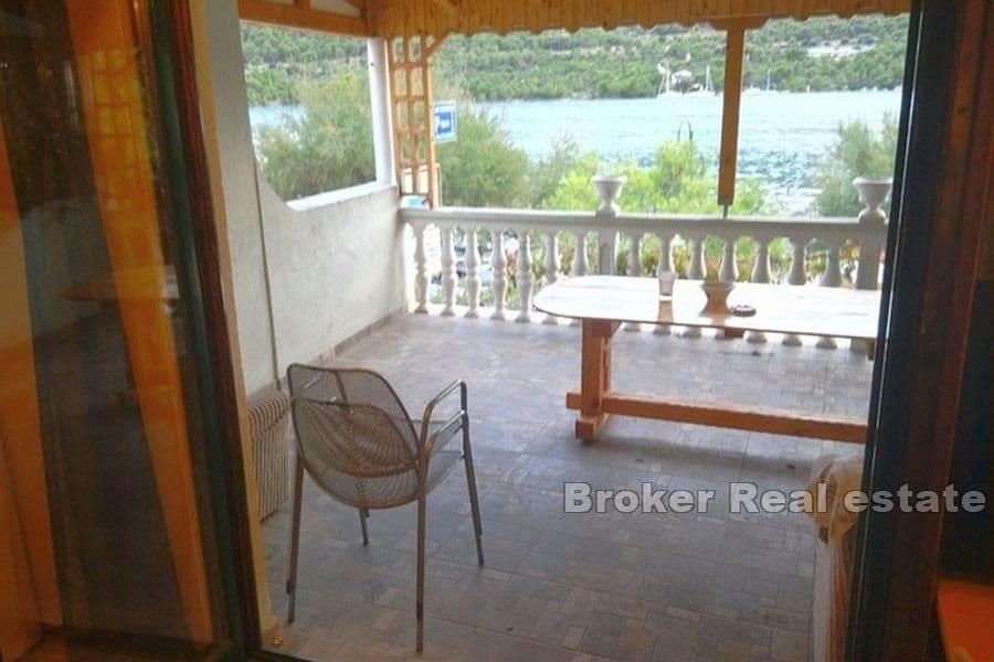 Šibenik - Apartmanska kuća prvi red do mora