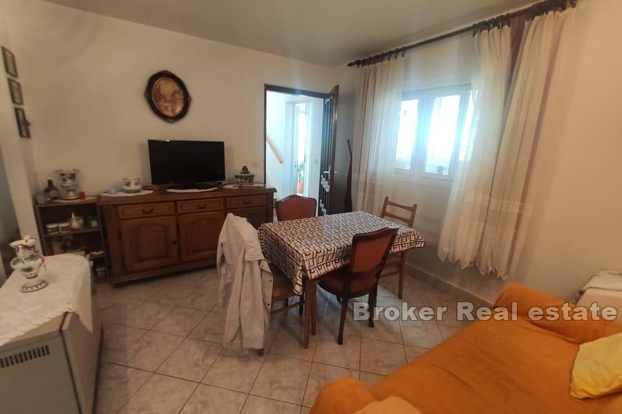 Kastela - Bliźniak, pierwszy rząd do morza