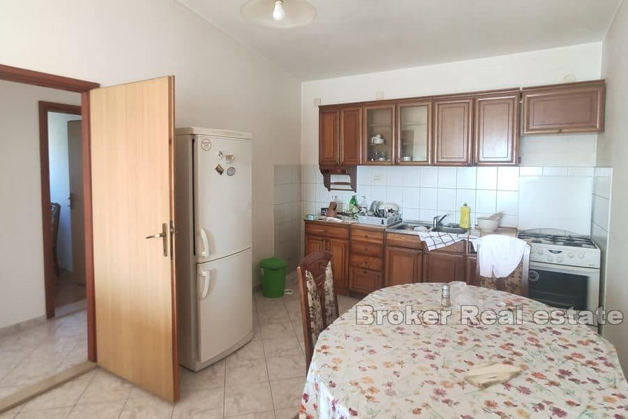 Kastela - Bliźniak, pierwszy rząd do morza