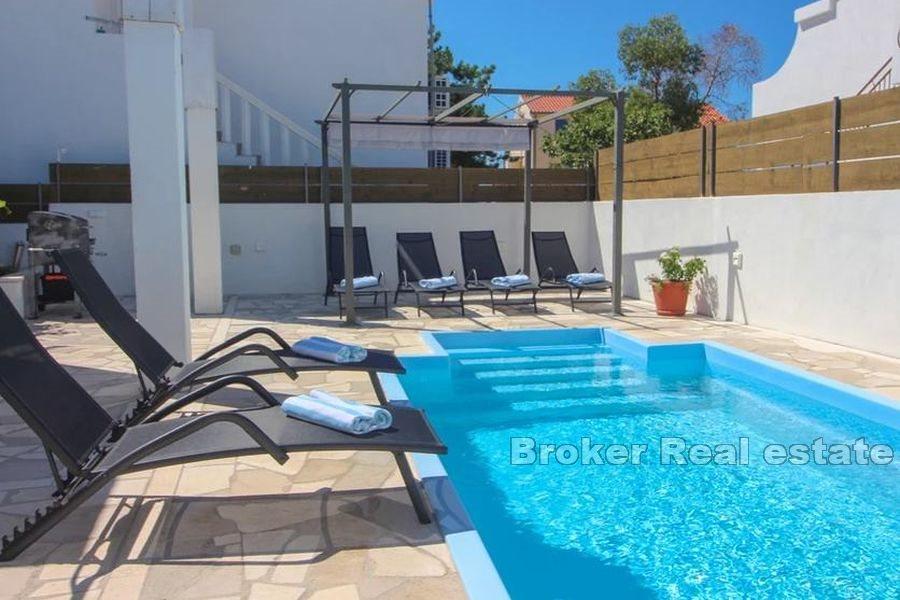 Rogoznica - House with pool near the sea