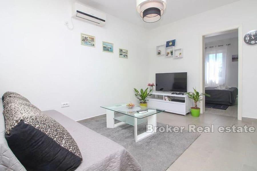 Rogoznica - House with pool near the sea