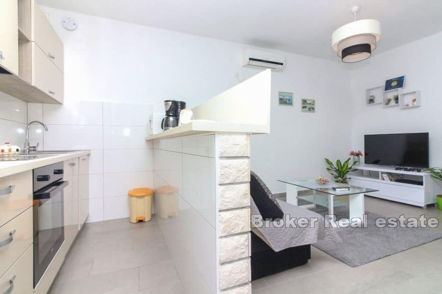 Rogoznica - House with pool near the sea