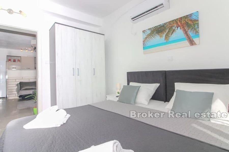 Rogoznica - House with pool near the sea