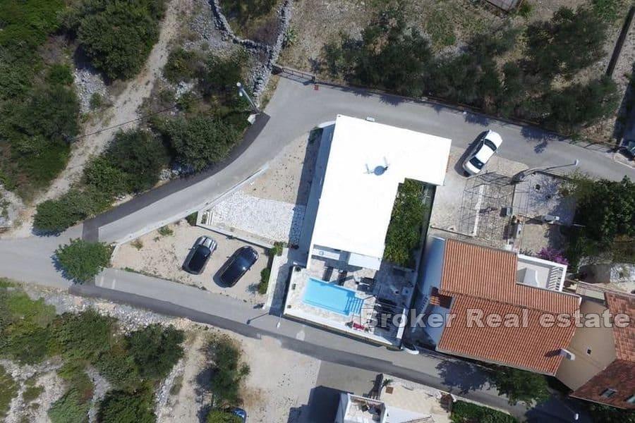 Rogoznica - House with pool near the sea