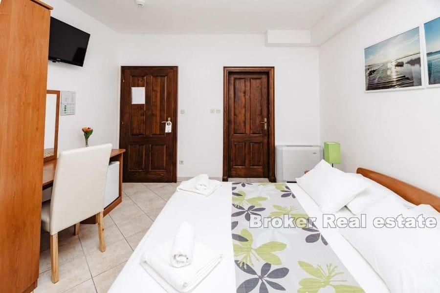 Šibenik - Nieruchomości biznesowe i mieszkalne pierwszy rząd do morza