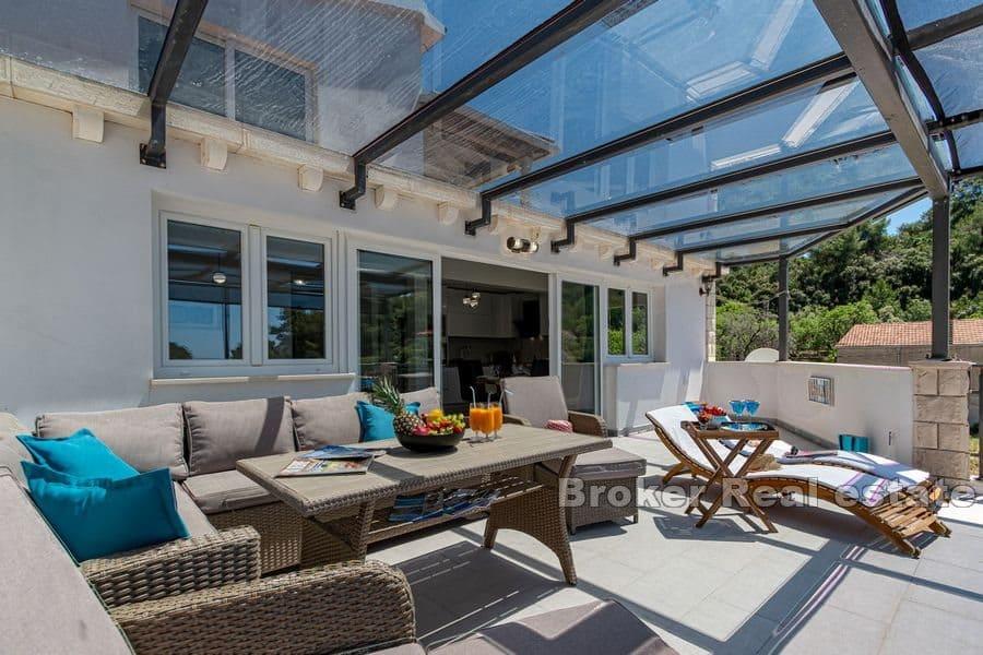 Wyspa Korcula - Dom z apartamentami w pierwszym rzędzie do morza