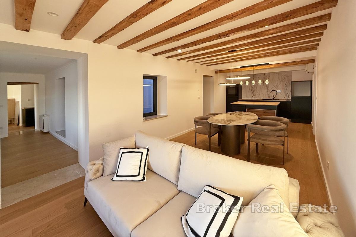 Šibenik - Luxusní apartmán v první řadě k moři