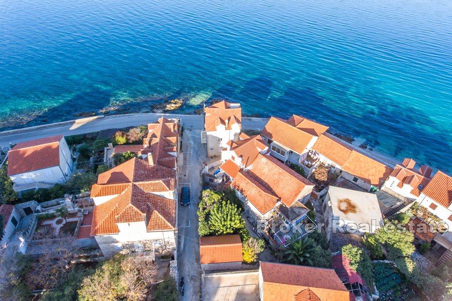 Brač - Dom v prvom rade pri mori