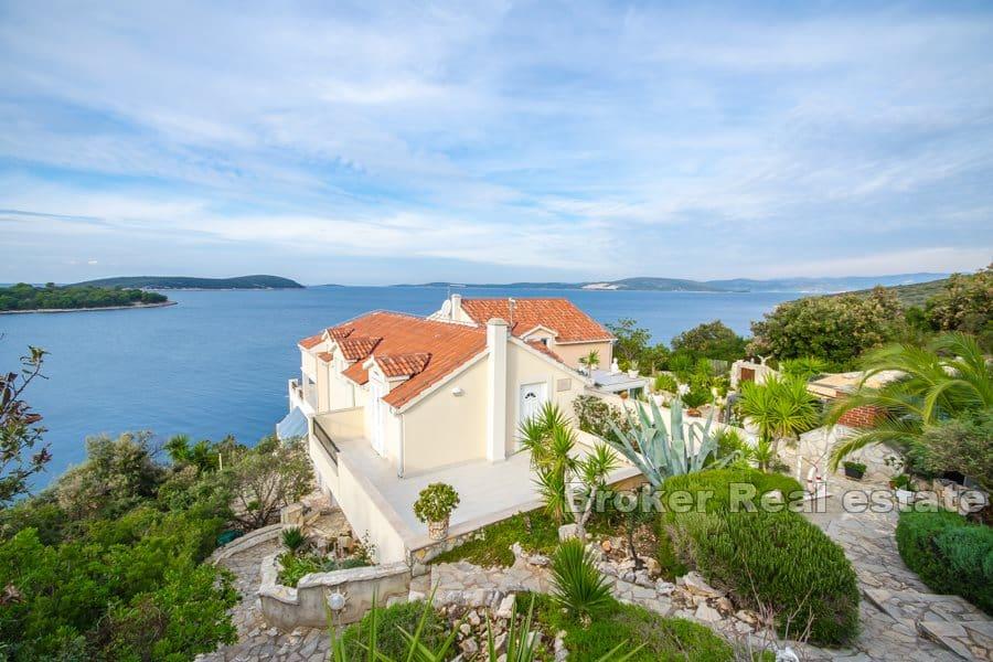 Solta - Dom apartamentowy w pierwszym rzędzie do morza