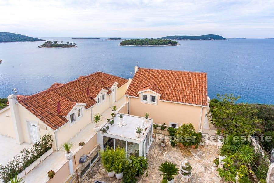 Solta - Dom apartamentowy w pierwszym rzędzie do morza