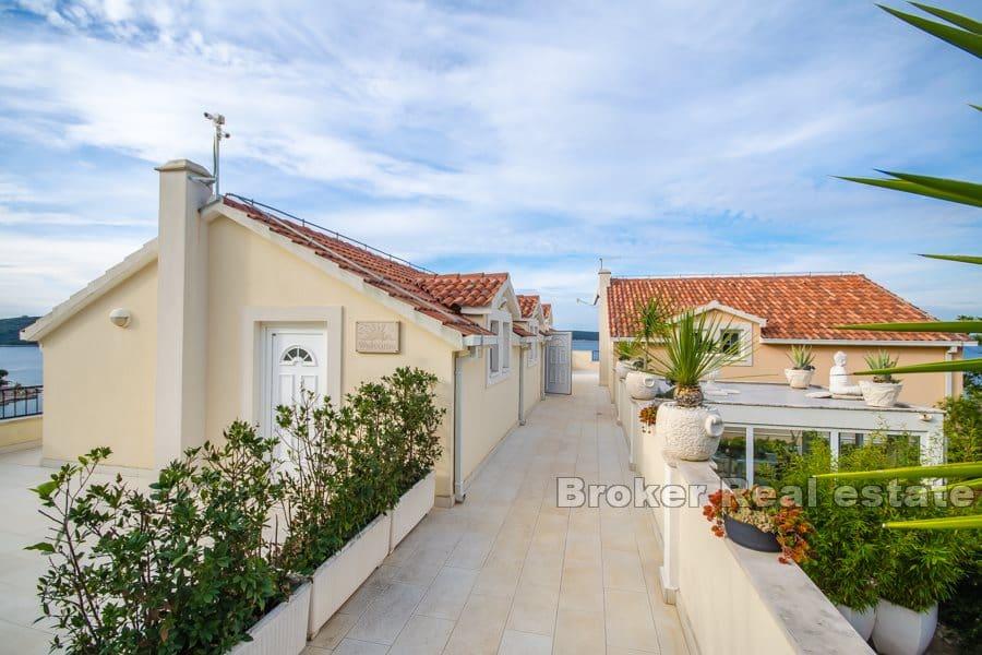 Solta - Dom apartamentowy w pierwszym rzędzie do morza