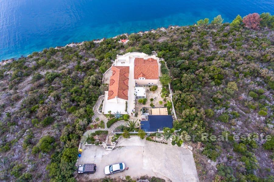 Solta - Dom apartamentowy w pierwszym rzędzie do morza