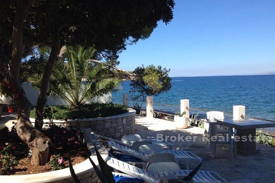 Øya Brac - Hus i første rad til sjøen