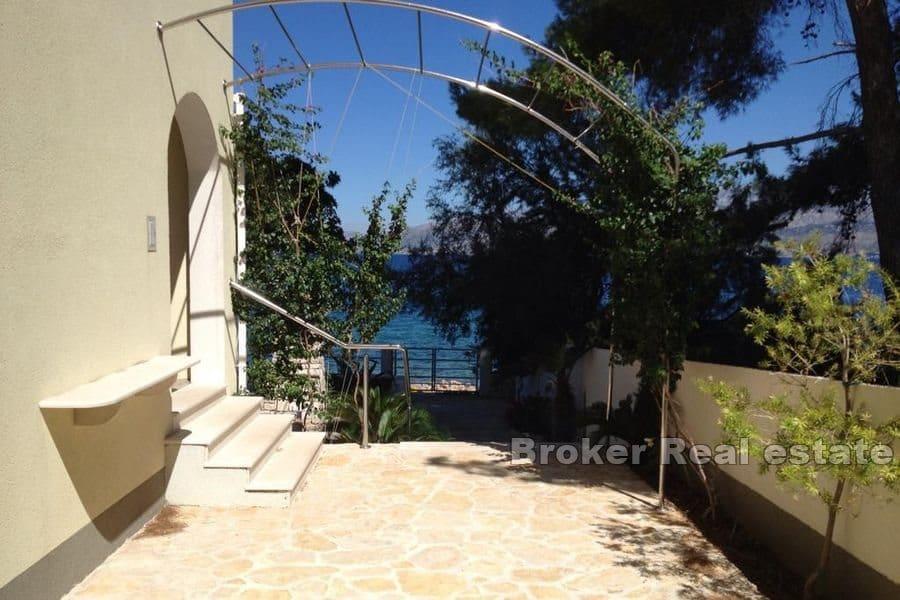 Ostrov Brač - Dům v první řadě k moři