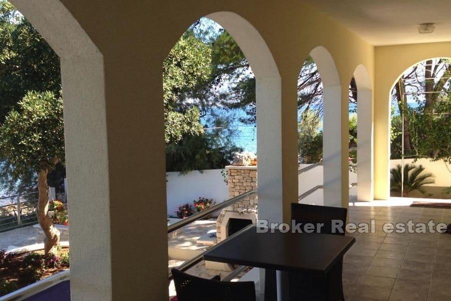 Ostrov Brač - Dům v první řadě k moři