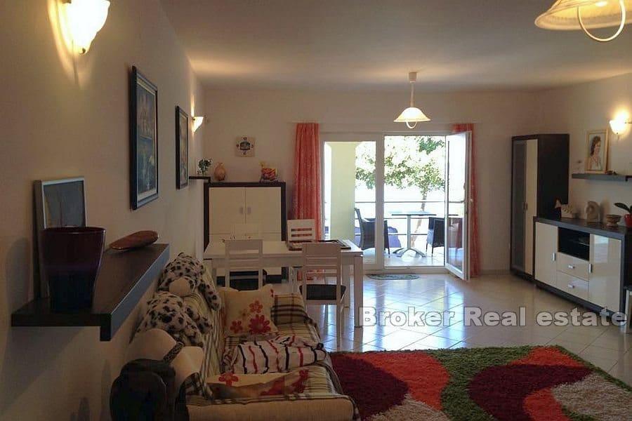 Øya Brac - Hus i første rad til sjøen