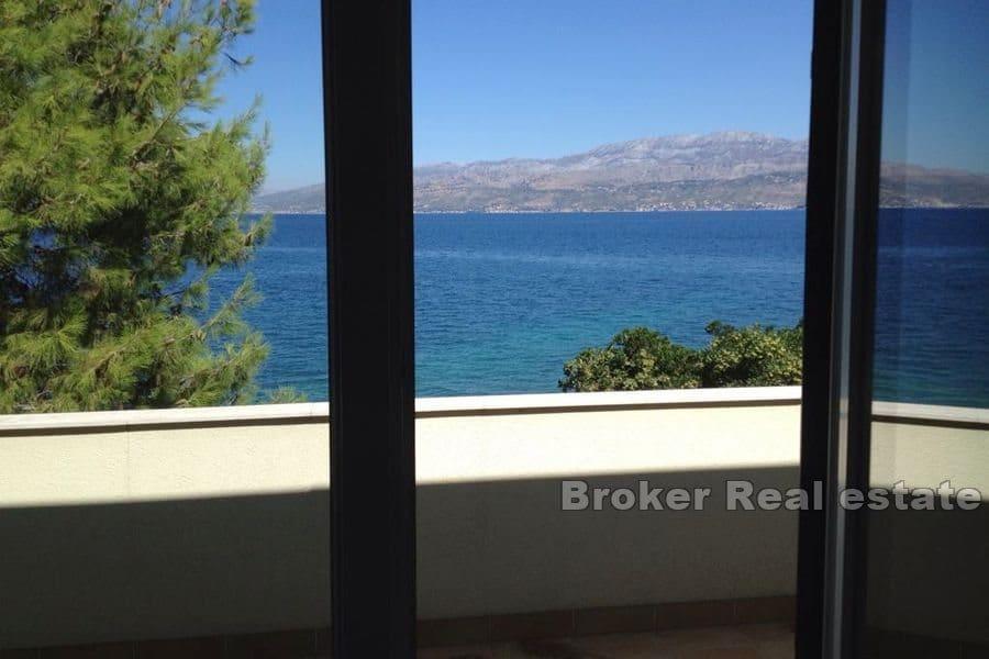 Ostrov Brač - Dům v první řadě k moři