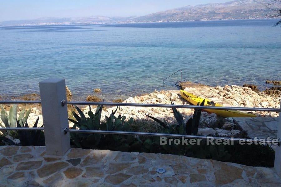 Ostrov Brač - Dům v první řadě k moři