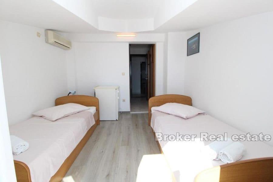 Pag - Immeuble avec vue sur la mer