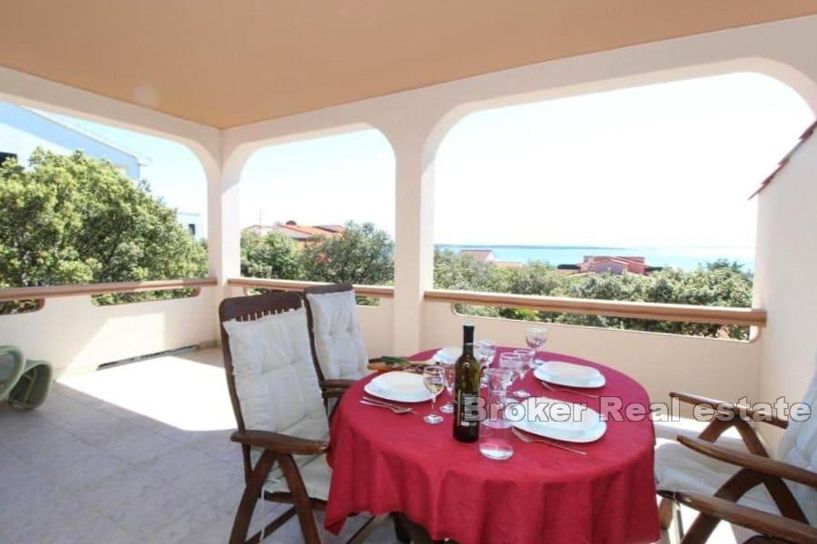 Pag - Immeuble avec vue sur la mer