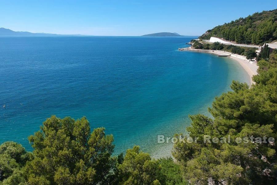 Makarska - Pozemek pro hotel v první řadě k moři