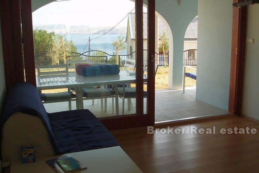 Karlobag - Lägenhetshus med öppen havsutsikt