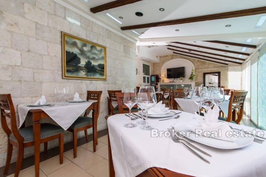 Trogir - Hotel u prvom redu do mora