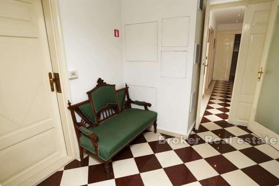 Trogir - Hotel u prvom redu do mora