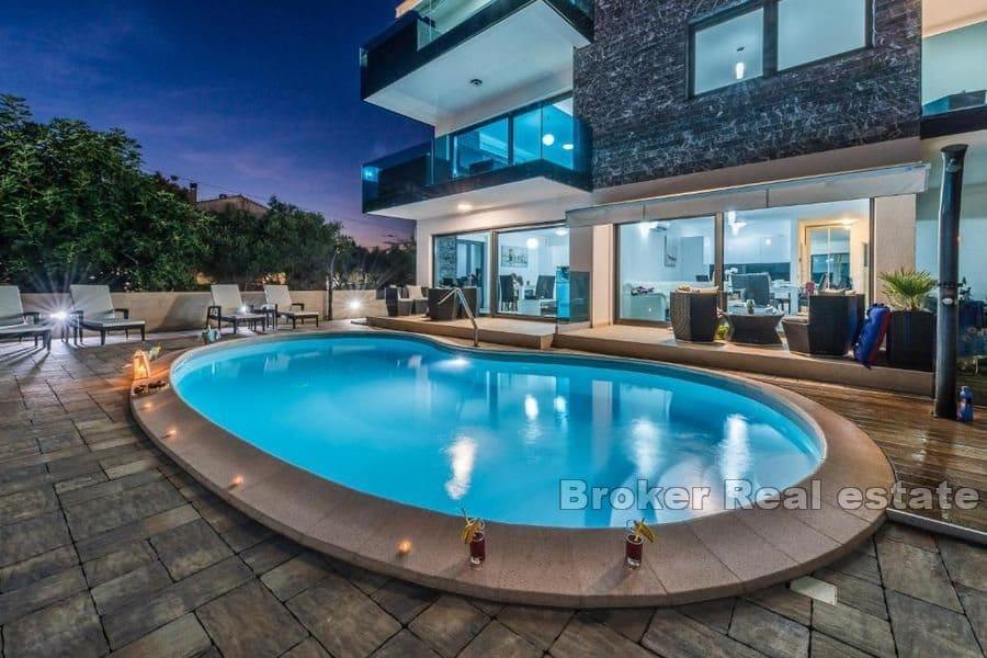 Ostrov Vir - Moderní nemovitost se šesti luxusními apartmány u moře