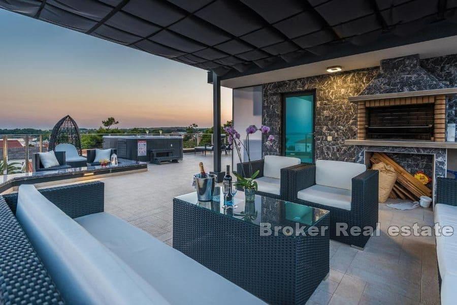 Ostrov Vir - Moderní nemovitost se šesti luxusními apartmány u moře