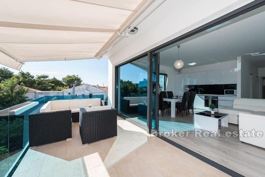 Ostrov Vir - Moderní nemovitost se šesti luxusními apartmány u moře