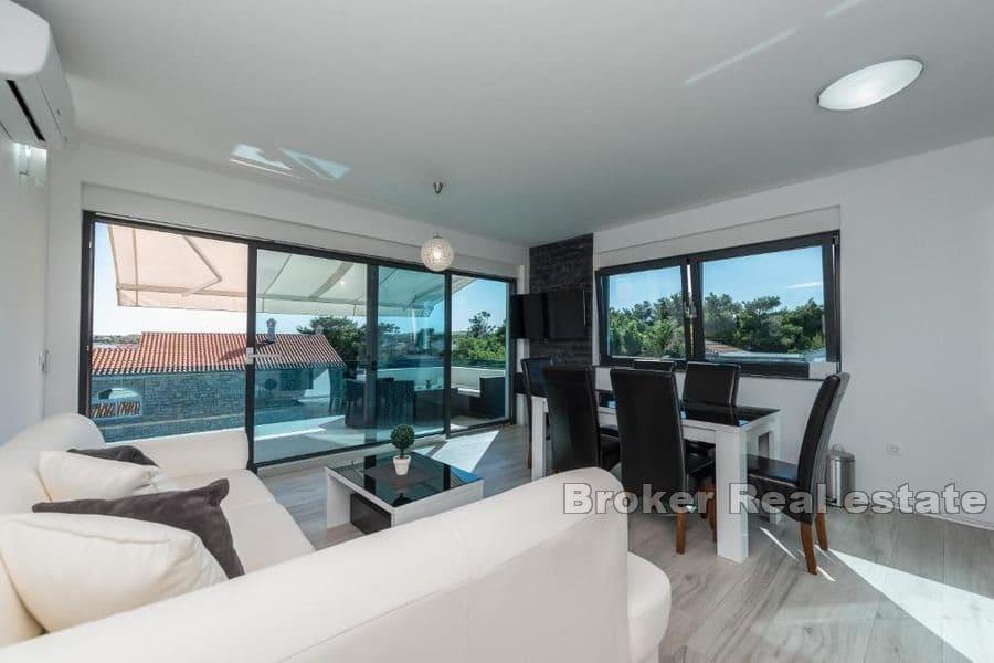 Ostrov Vir - Moderní nemovitost se šesti luxusními apartmány u moře