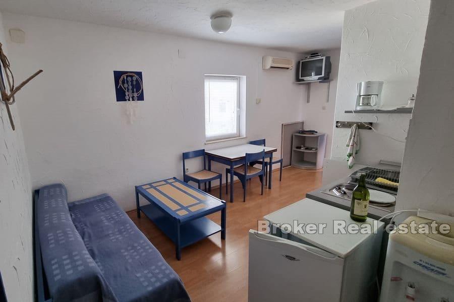 Vodice - Apartmánový dům v nádherné lokalitě v blízkosti moře
