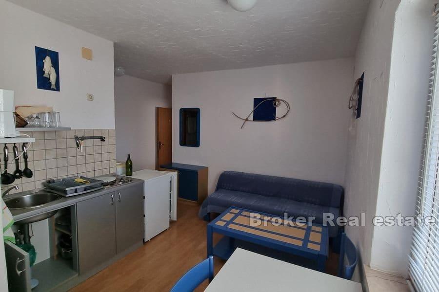 Vodice - Apartmánový dům v nádherné lokalitě v blízkosti moře